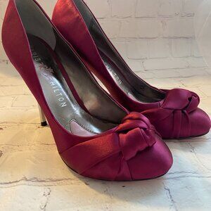 🎁🎁Paris Hilton heels Magenta size 6 1/2
